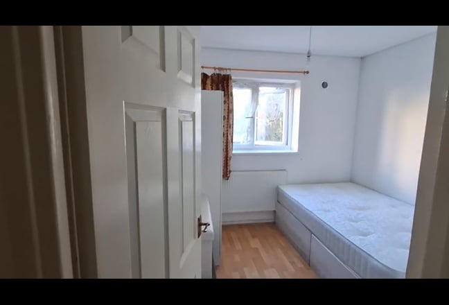 Double room available in Highbury  Main Photo