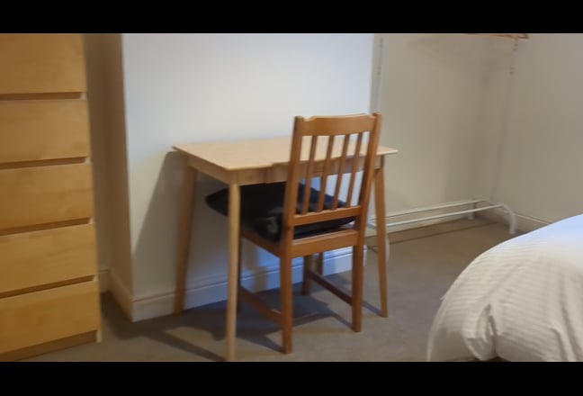 Comfortable room in shared professional house Main Photo