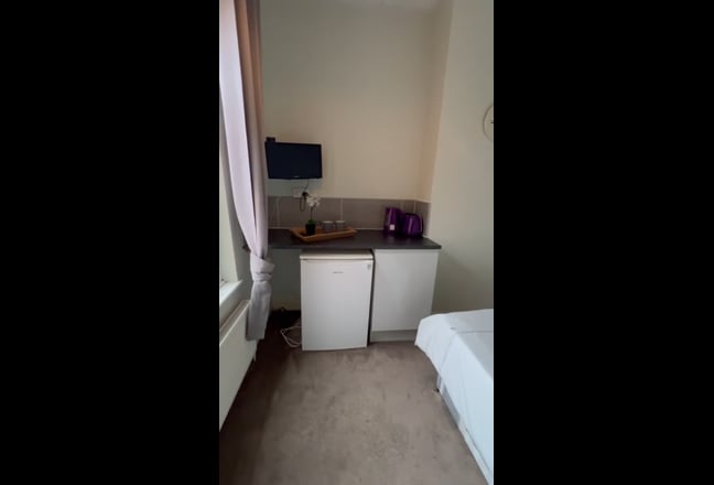 Glasgow st double room  in Smart spacious home  Main Photo