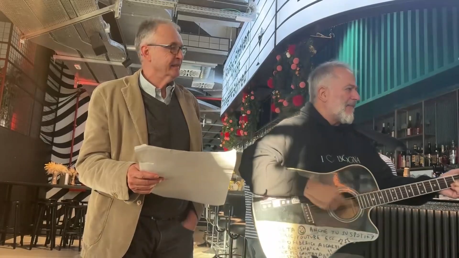 I volontari delle Cucine Popolari si sono ritrovati a The social hub di via Fioravanti per gli auguri di Natale