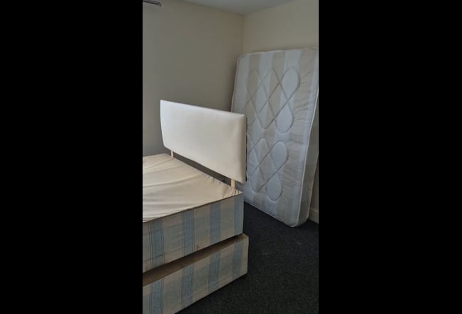 Double En-suite Room available- Male sharer prefer Main Photo