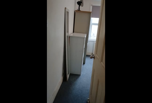 ZONE 2 Clean Double Room 2 Weeks Deposit Main Photo