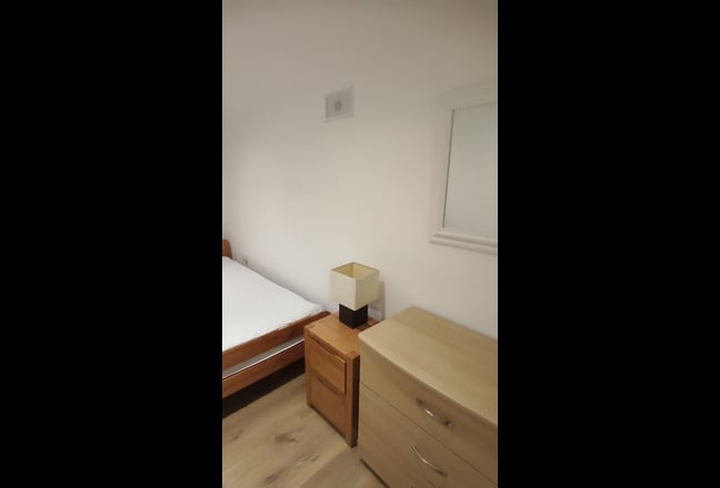 Lovely double, house, and friendly housemate Main Photo