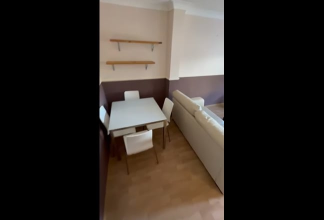 Single room available Main Photo