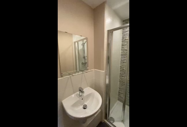 Nice lovely En-suite room  Main Photo