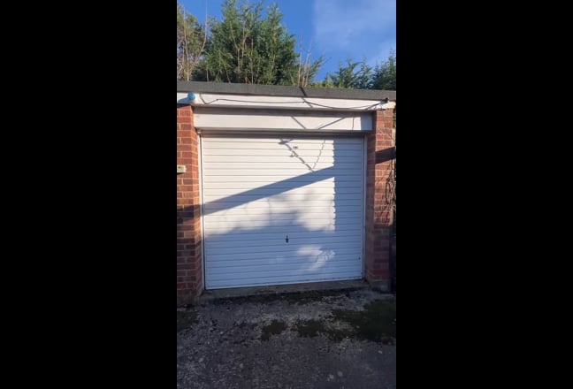 New Studios to let. Parking! New photos soon! Main Photo