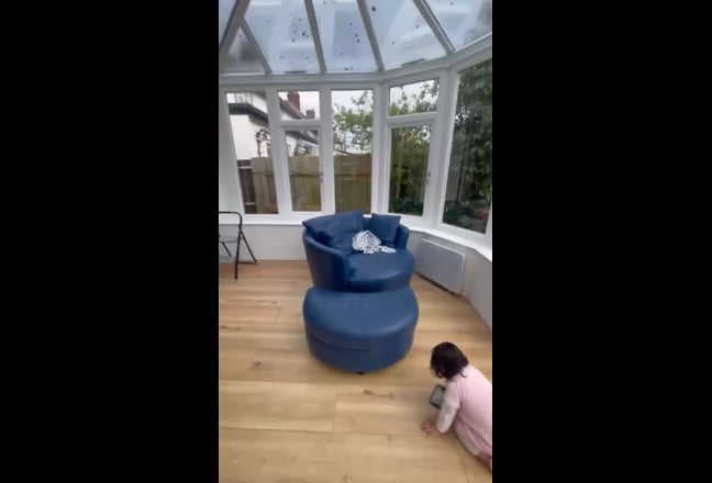 2 second walk from Mitcham tram station Main Photo