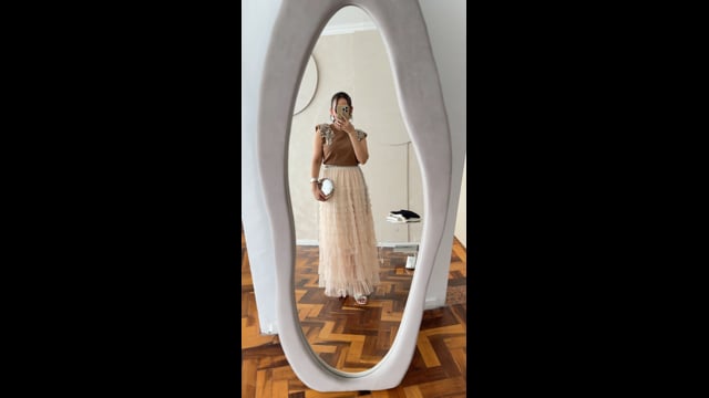 Saia de Tule em Camadas Caribe