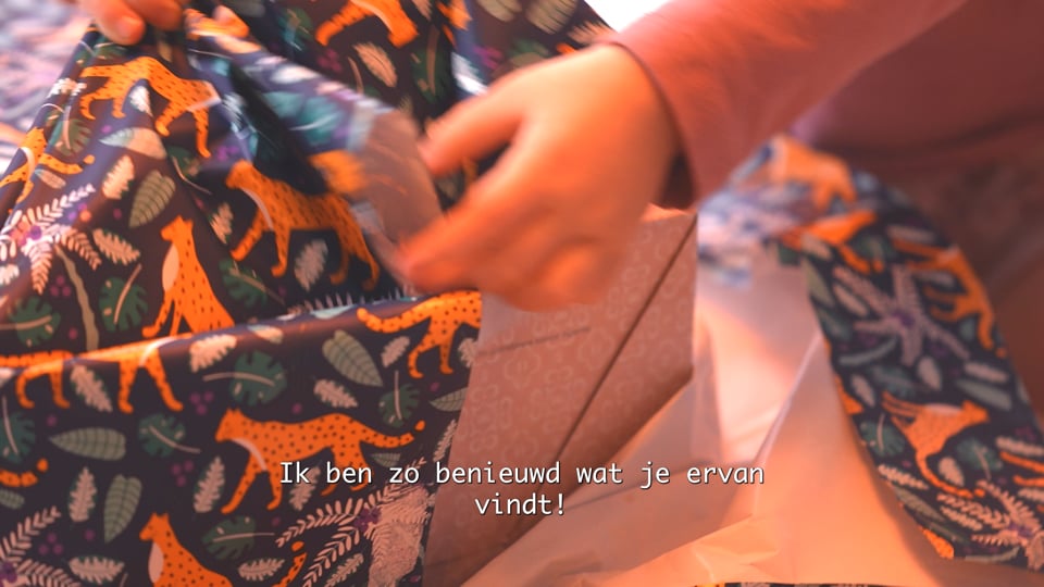 ODE #5. De gouden momenten in het leven!  Vandaag is mijn jongste 2 jaar. Ik film niet om alles goed in beeld te krijgen, maar om het gevoel te bewaren. De blik, de aanraking, de lach, de liefde.