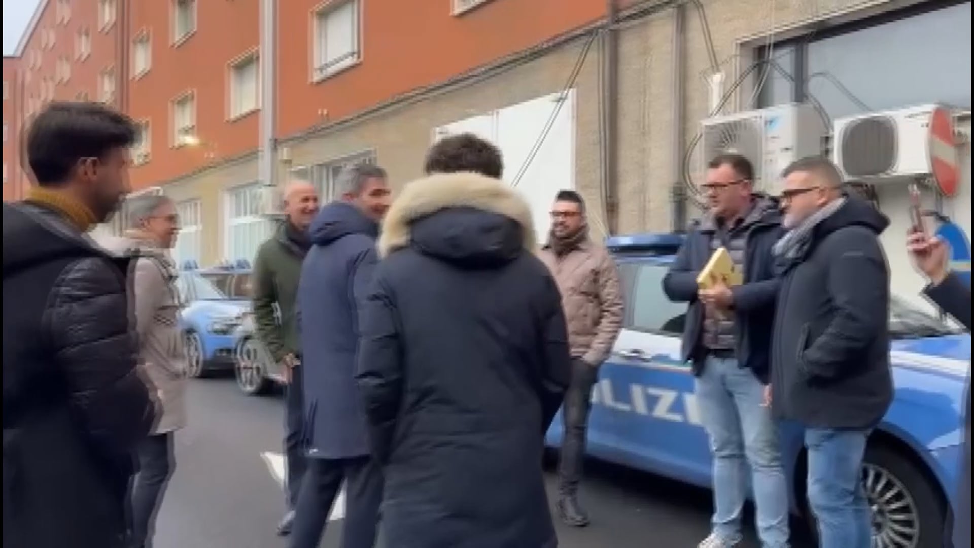 Visita di cortesia con feroce polemica