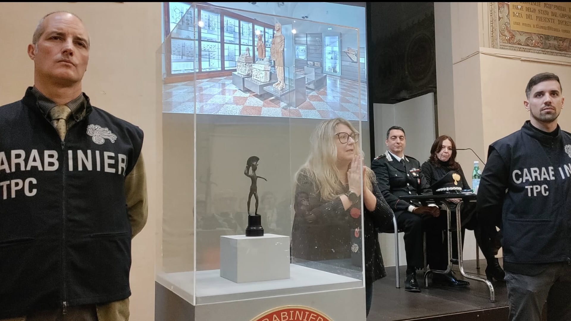 Rubata negli anni Sessante e ritrovata negli Usa: bronzetto etrusco torna a Bologna