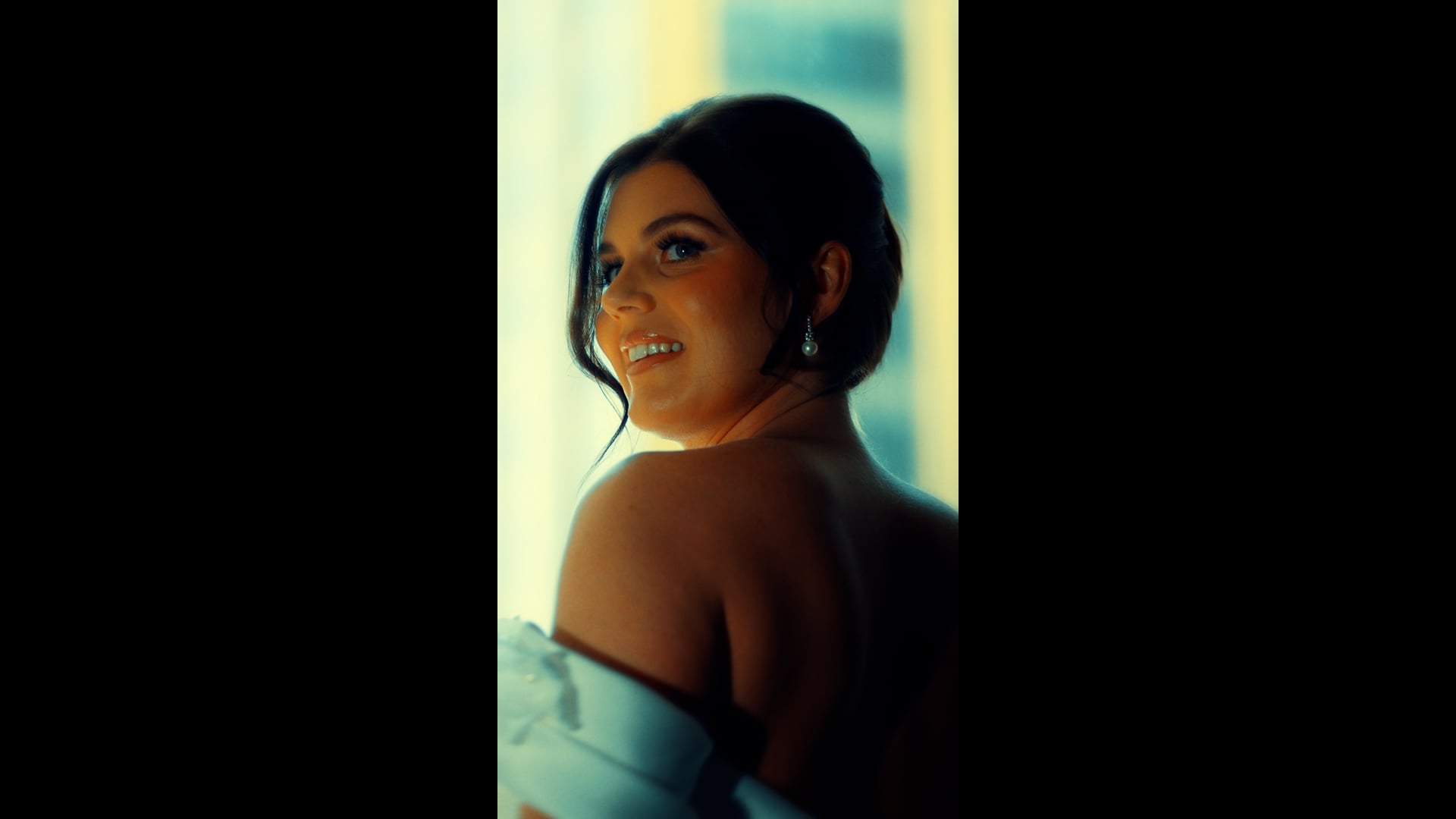 RAFFIO BRIDE IN WINDOW