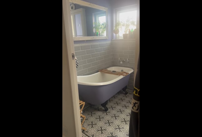 Lovely double room in detached large family house Main Photo