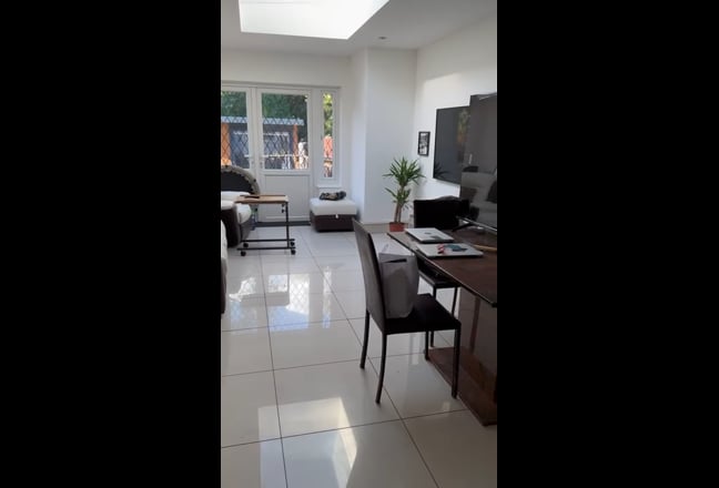 Bed space available for female  Main Photo