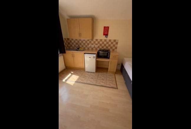 Studio to Rent-SheperdsBush/WhiteCity Main Photo