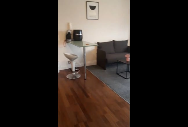 Bright, Spacious, Furnished 1-Bed City Centre Flat Main Photo