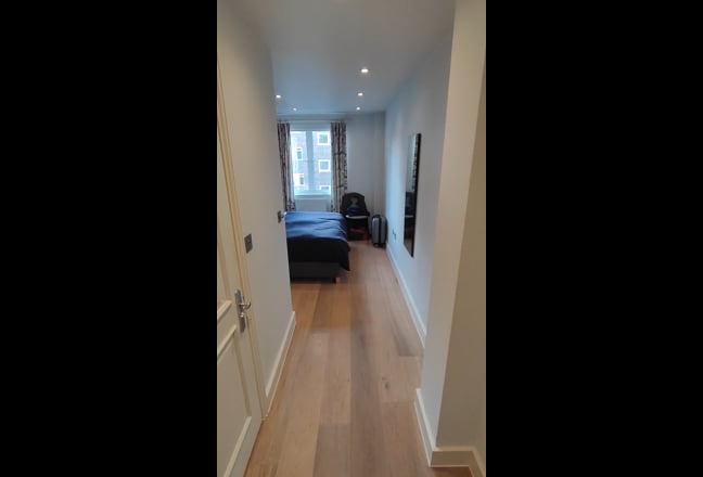 Large En-Suite Room by Hyde Park, Paddington Main Photo