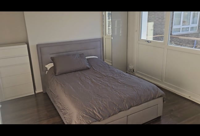 Extra Large Double Room with Balcony + Ensuite Main Photo