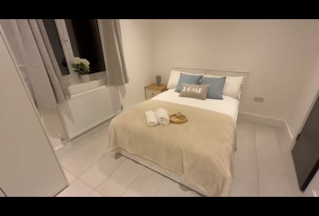 New Spacious Double Ensuite *Central Line* Main Photo