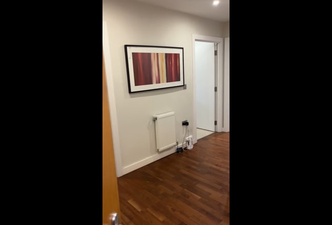 Double Room w/ River View in 2 Bed/2 Bath Flat Main Photo