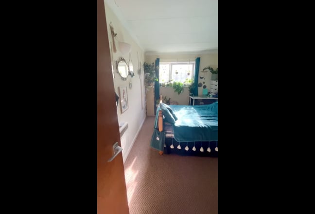 Unfurnished Double Bedroom Available in Leith  Main Photo