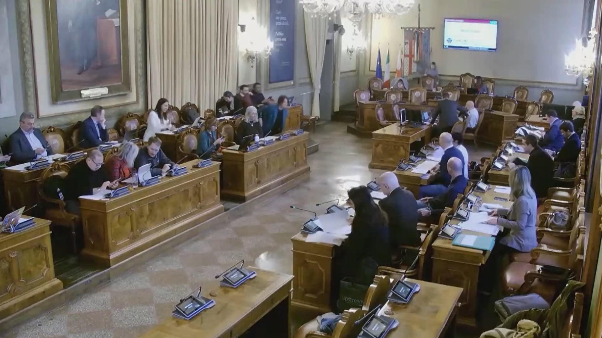 Consiglio comunale tra ritardi e assenteisti