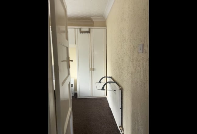 Spacious double bedroom - All bills included  Main Photo