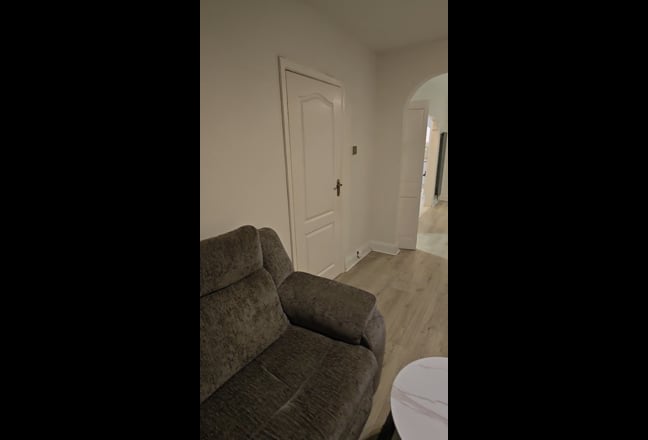 Big double room in a modern house with 1 other. Main Photo