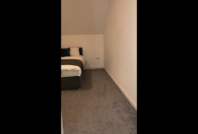 Luxury Extra Large Room - Bills Included Main Photo