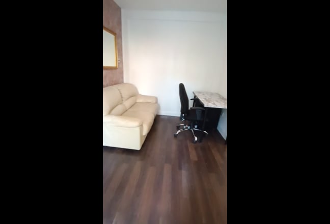 Modern 1‑Bedroom Flat – All Bills Included Main Photo