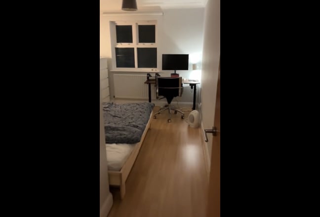 Looking for flatmate in Mile End area Main Photo