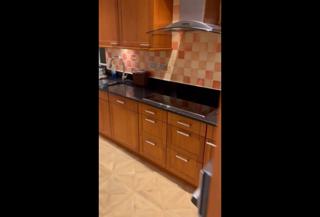 Double room 5 min from Worcester Park Station Main Photo