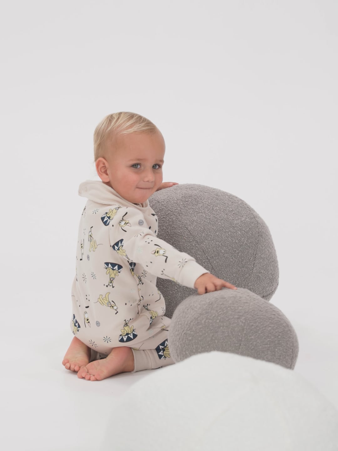 אוברול עם סינר PLUTO