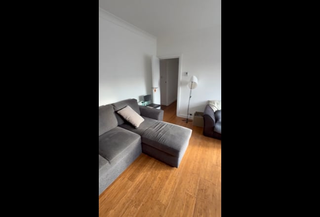 En Suite Double Bedroom in flat with balcony - NW2 Main Photo