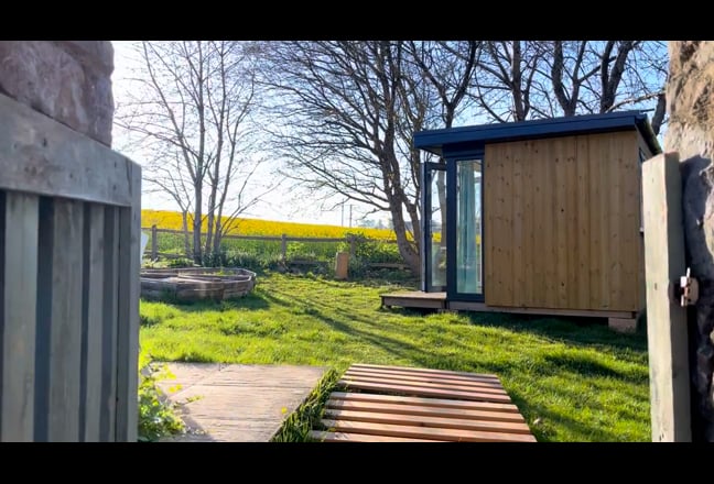 Self contained cabin in rural location Main Photo