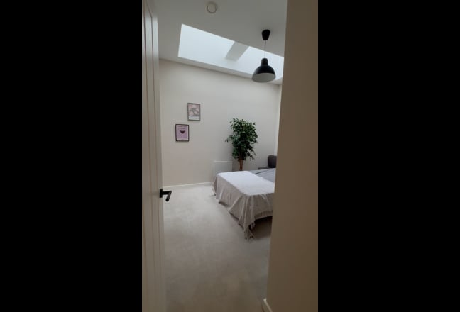New Build | Bright large double room  Main Photo