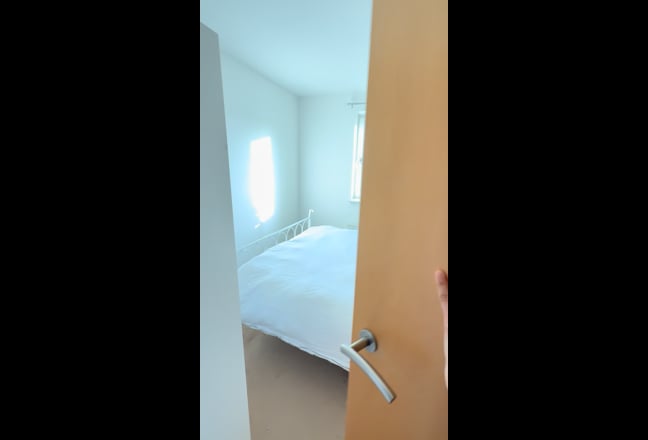 Double room + private bathroom in modern flat  Main Photo