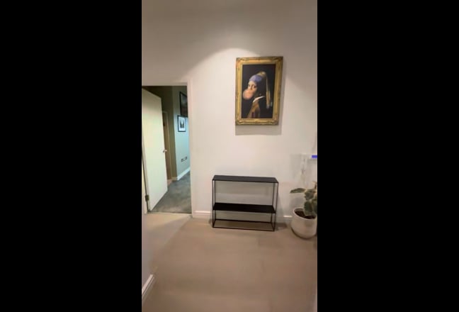 En-suite Bedroom/spacious penthouse amazing views Main Photo