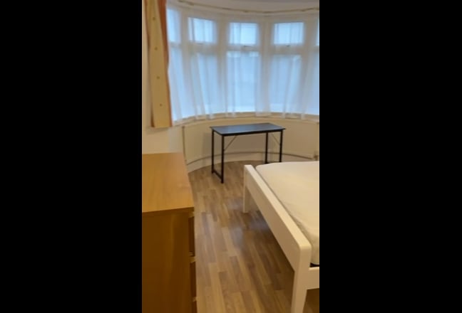 Spacious Double Room - All bills Included  Main Photo