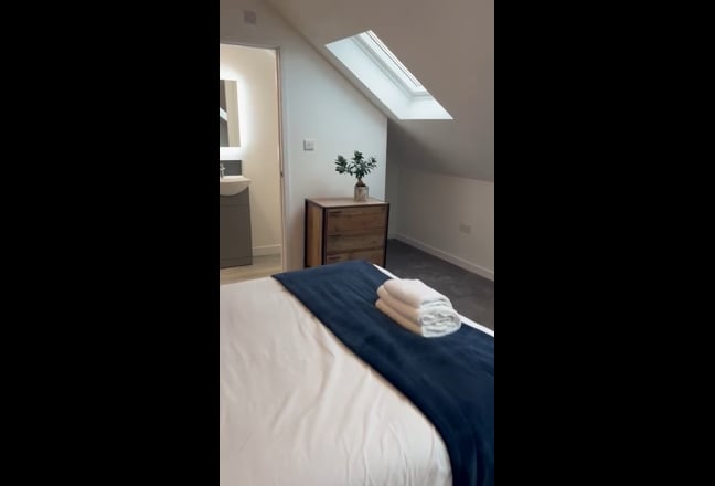 Brand New Large bedroom with En suite *Pick first* Main Photo