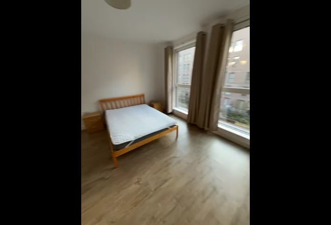 Double bedroom in E13 Main Photo