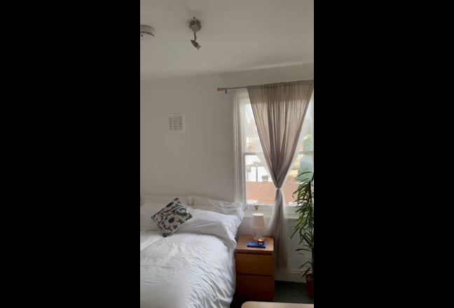 Unique & Bright Ensuite Room | Canada Water Main Photo