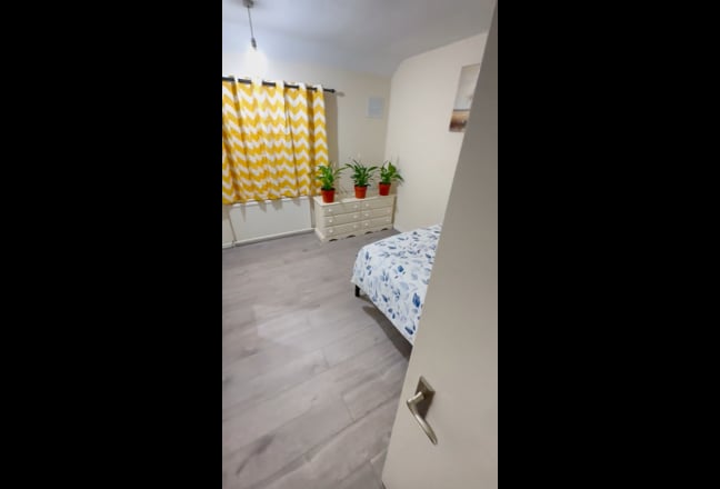 Lovely Spacious  Large  Room  Main Photo