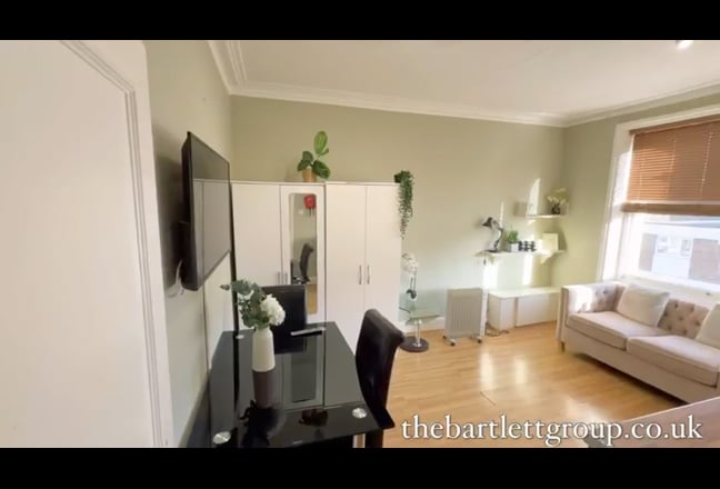 One bedroom flat West Kensington Main Photo