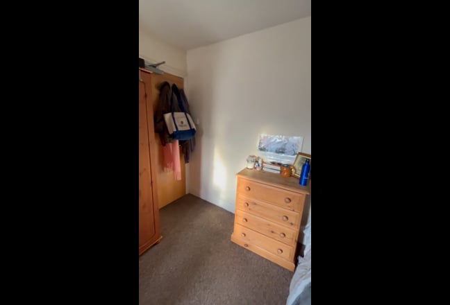 Lovely double room available on Cowley Road Main Photo
