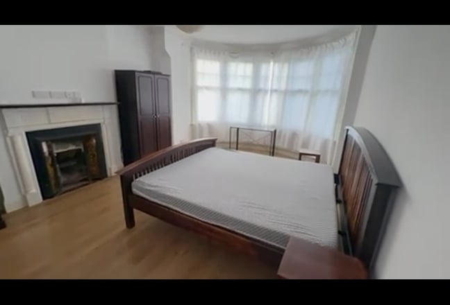 Bright Bedroom in Leafy Area 🍃  Main Photo