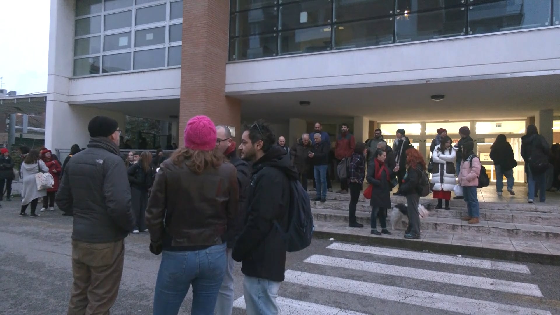 Videolezione Albanese al Mattei: presidio davanti alla scuola