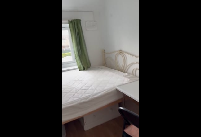 Two  rooms available  Main Photo