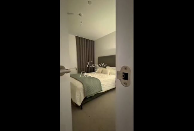 A Double room with En-suite Main Photo