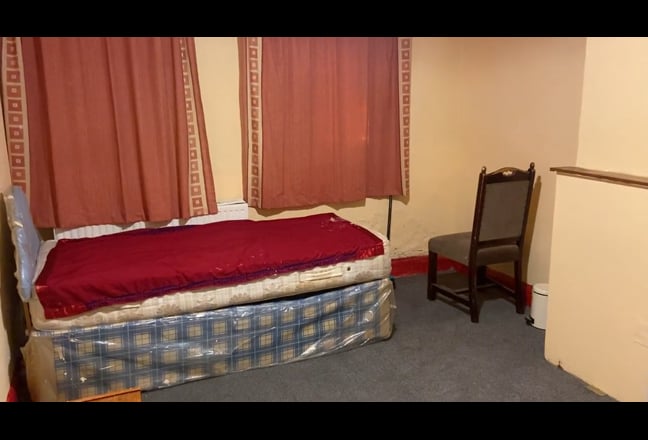 A Cosy Bedroom in Feltham Main Photo